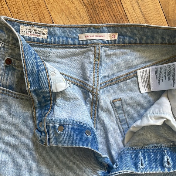 Levi’s Ribcage Straight - Picture 3 of 7
